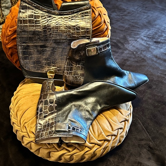 Classy and very unique, leather shoe and pewter, gator, print heel - Picture 2 of 6